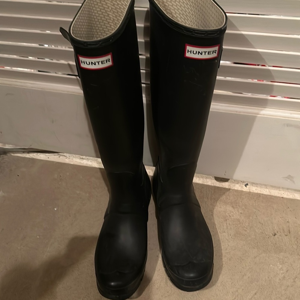 Hunter rain boots matte black 9